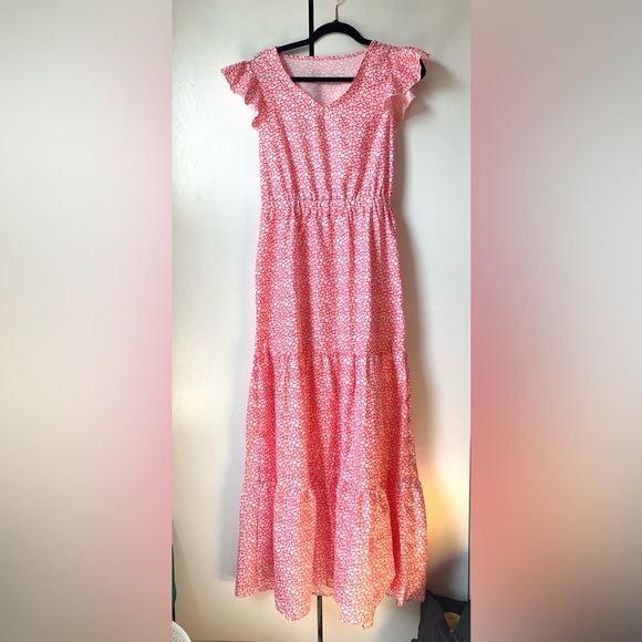 Dresses & Skirts - Bnwot tags pink & white floral tiered maxi dress size small